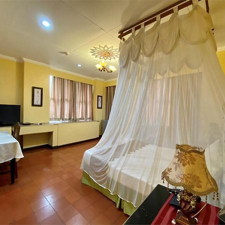 White Knight Hotel Intramuros Manilla Buitenkant foto