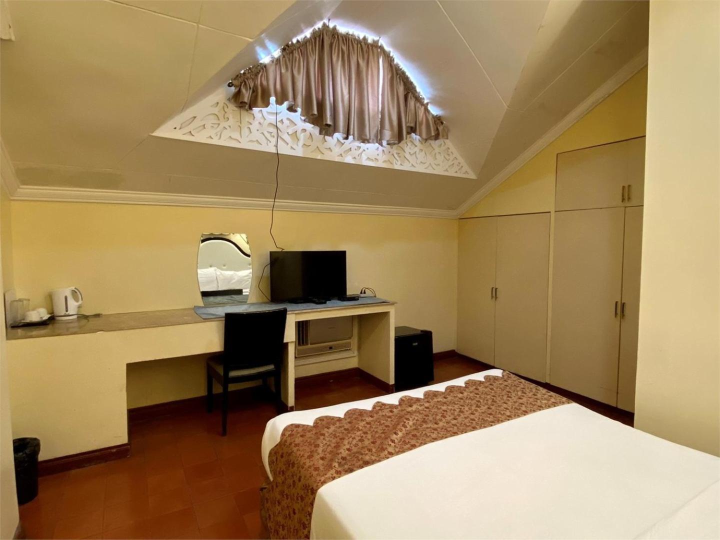 White Knight Hotel Intramuros Manilla Buitenkant foto