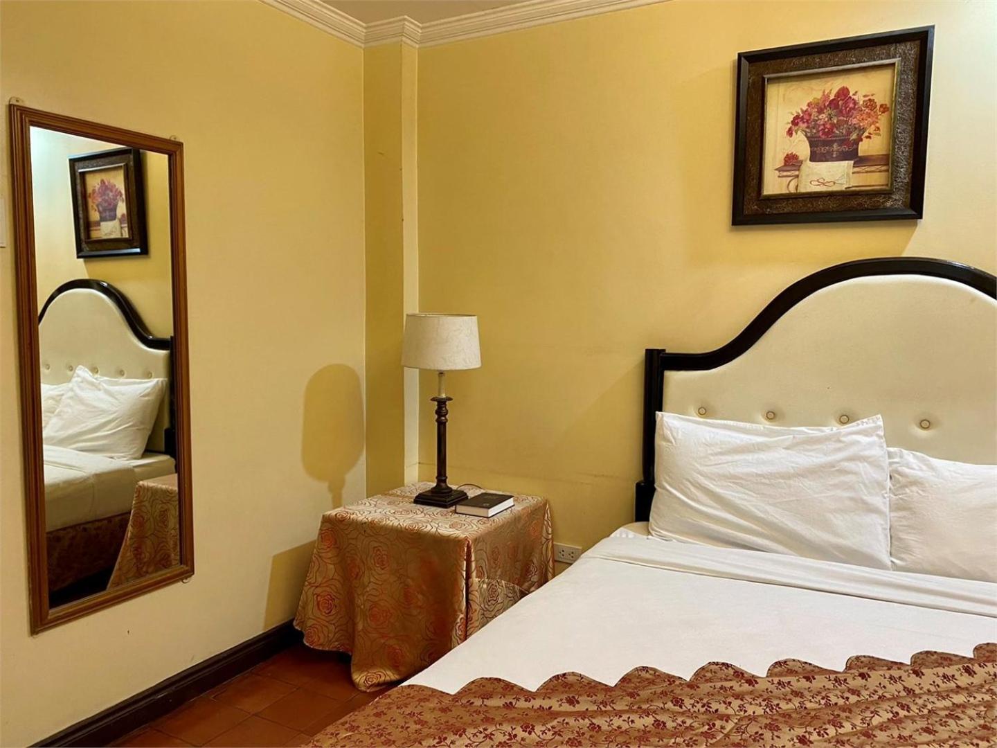 White Knight Hotel Intramuros Manilla Buitenkant foto