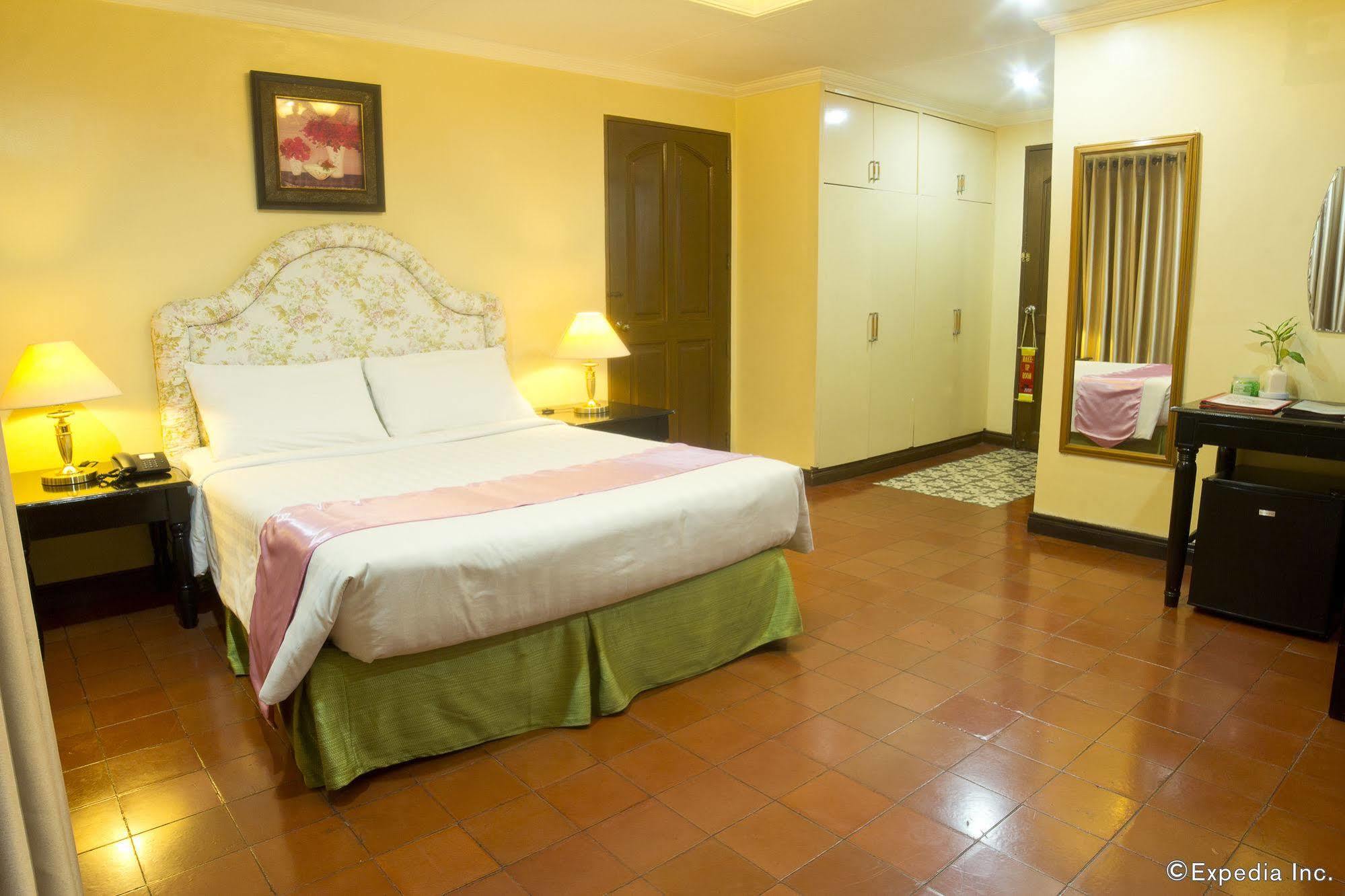 White Knight Hotel Intramuros Manilla Buitenkant foto