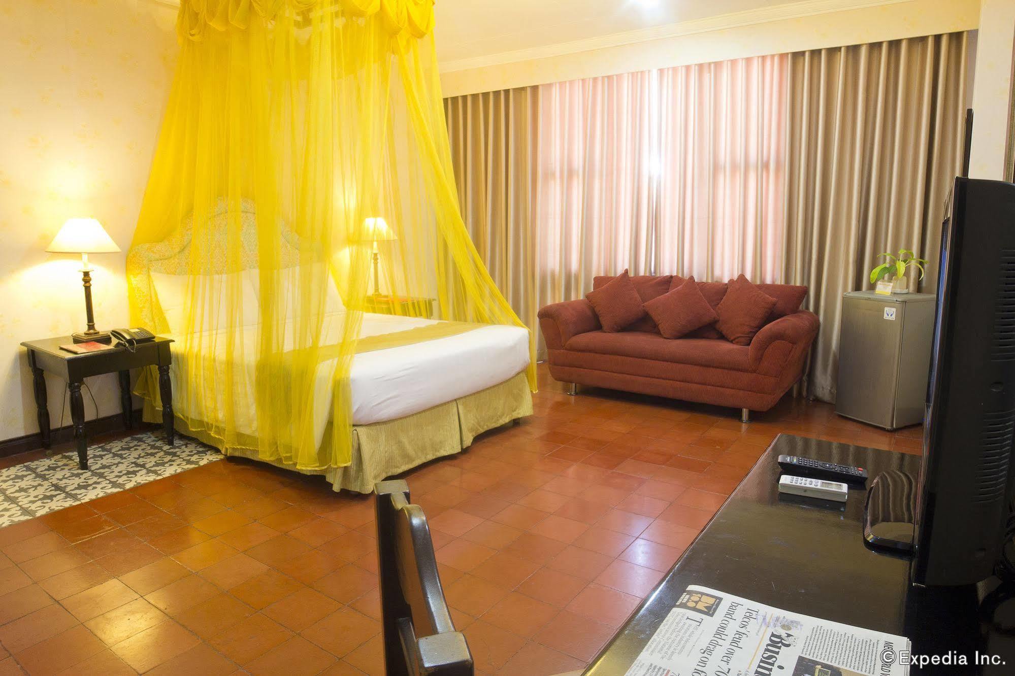 White Knight Hotel Intramuros Manilla Buitenkant foto